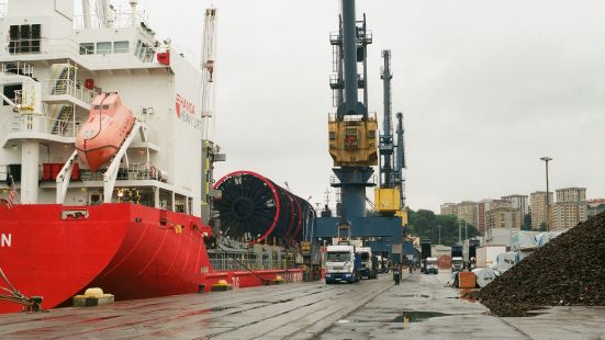 pasaia bitartean critica