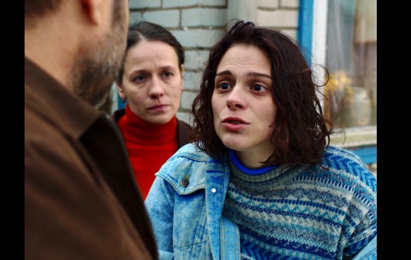 Demasiado cerca (Tesnota) crítica Insertos