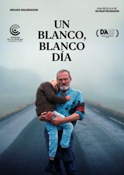 un-blanco-blanco-dia-critica-insertos-poster-cartel